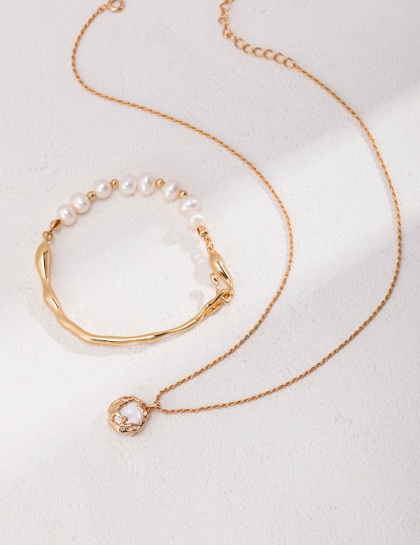 Flip Pearl Pendant Necklace