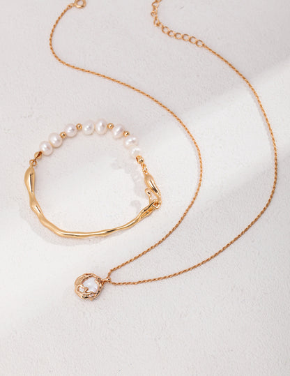 Flip Pearl Pendant Necklace