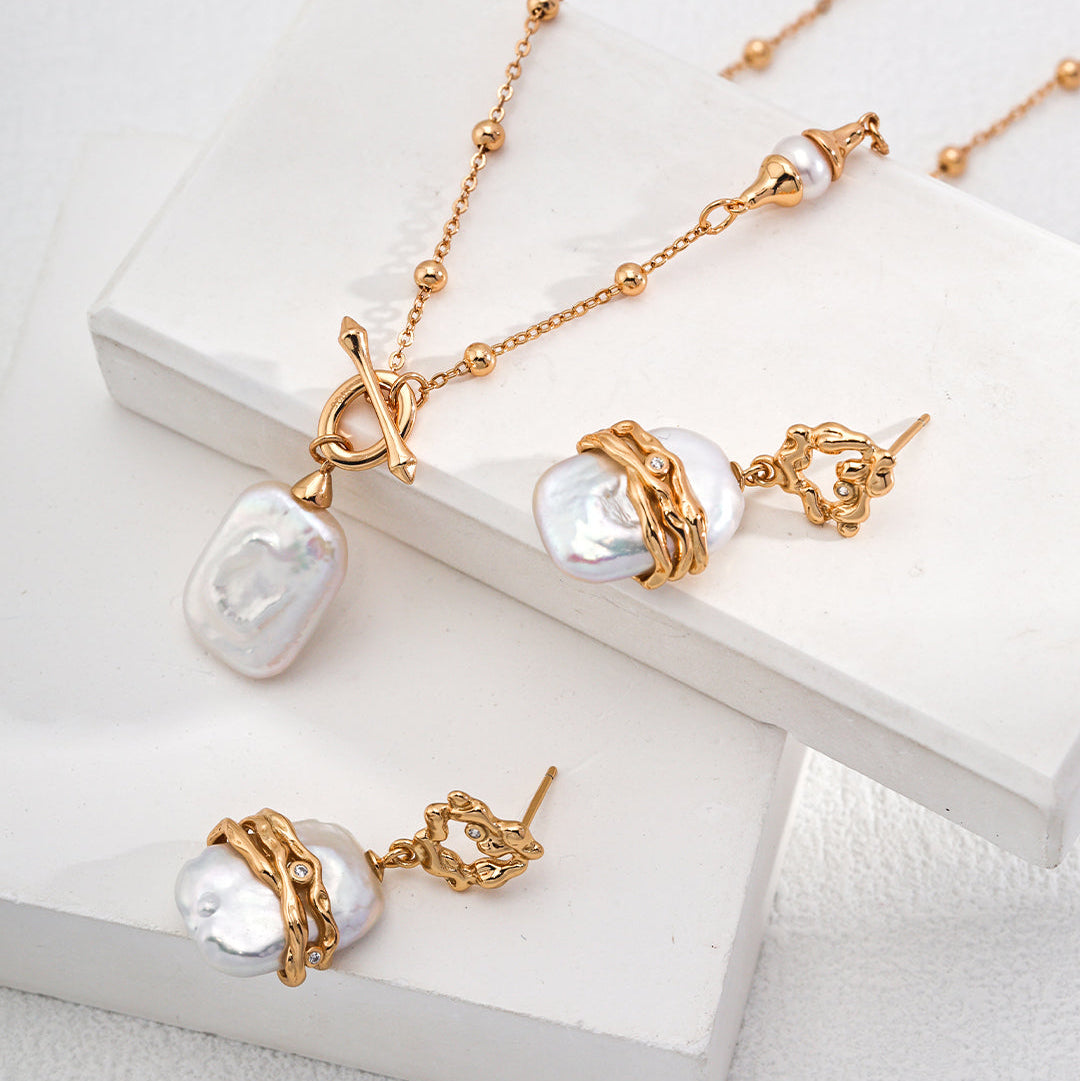 Rectangle Baroque Pearl Toggle Necklace